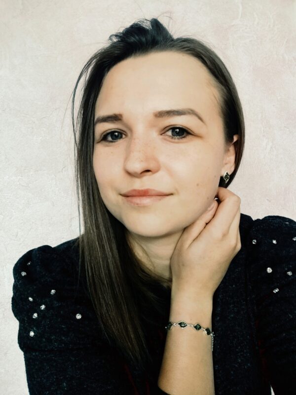 Bransoletka srebrna z zielonym bursztynem - błyskawica
