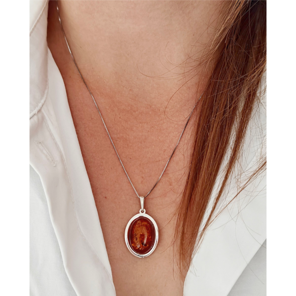 Wisiorek srebrny z koniakowym bursztynem