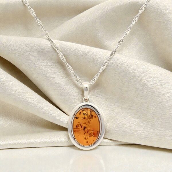 Wisiorek srebrny z koniakowym bursztynem