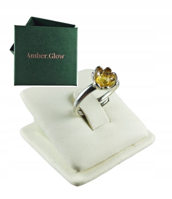 Pierścionek srebrny z bursztynem - kwiatek