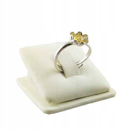 Pierścionek srebrny z bursztynem - kwiatek