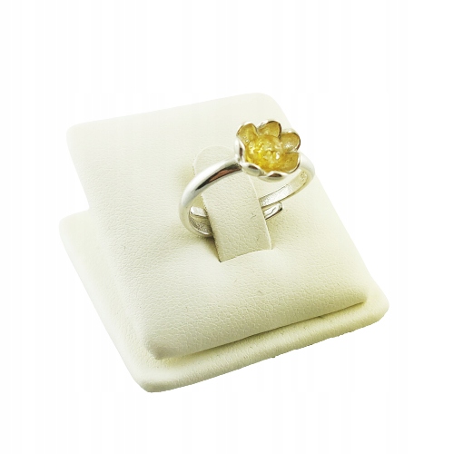 Pierścionek srebrny z bursztynem - kwiatek