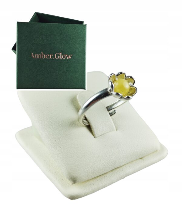 Pierścionek srebrny z bursztynem - kwiatek