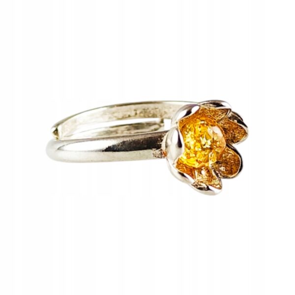 Pierścionek srebrny z bursztynem - kwiatek