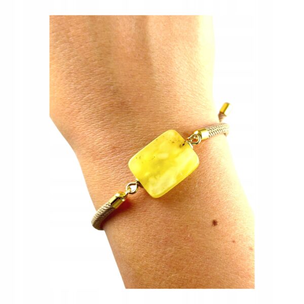 235792e7de1fdf374b090ca03280ca87.jpg Bransoletka na sznurku z naturalnym mlecznym bursztynem - regulowana