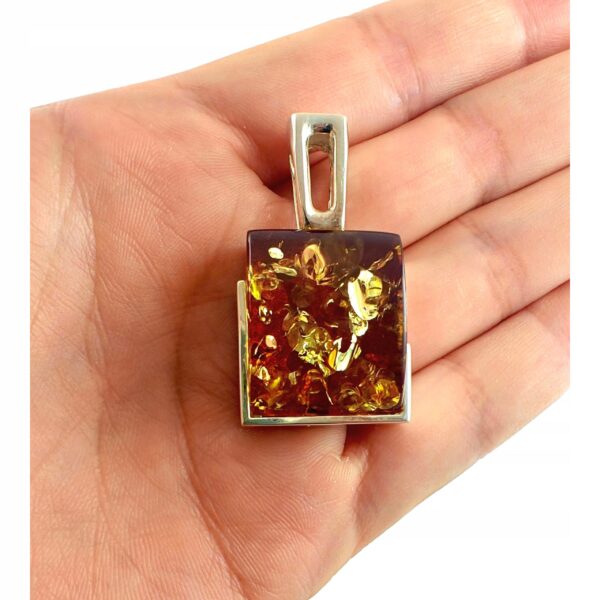 263e0f06a03245c0b68425a3fccaf78f.jpg Niepowtarzalny wisiorek srebrny z dużym zielonym bursztynem - unikat - Srebro 925