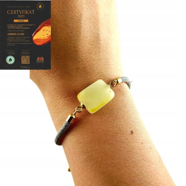 3c1cc5c030612bb3e87bee548370b085.jpg Bransoletka na sznurku z naturalnym mlecznym bursztynem - regulowana