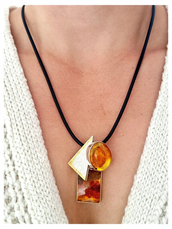 4674e7f43015358748f1b6d1d11d50e3.jpg Niepowtarzalny wisiorek srebrny z dużym koniakowym oraz cytrynowym bursztynem - unikat - Srebro 925