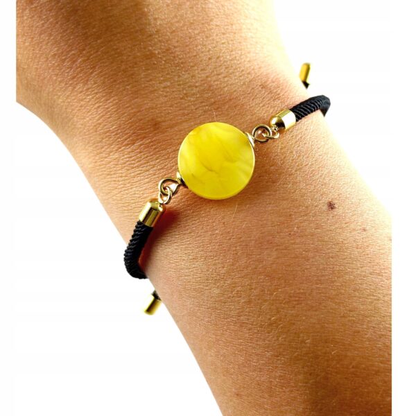 46d8b1878ed45b3c75c2980dc9d14189.jpg Bransoletka na sznurku z naturalnym mlecznym bursztynem - regulowana