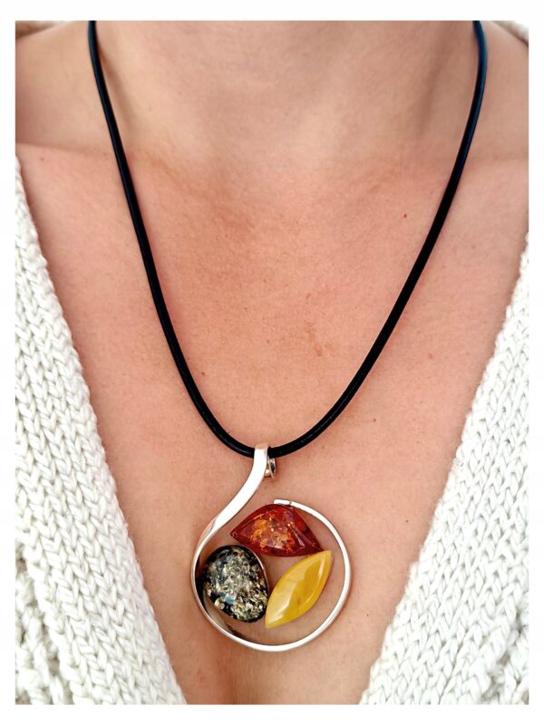 5014132ca776dd796c0156f7ff34859f.jpg Niepowtarzalny wisiorek srebrny z bursztynem - unikat - Srebro 925 - MIX Koniak Zielony Mleczny