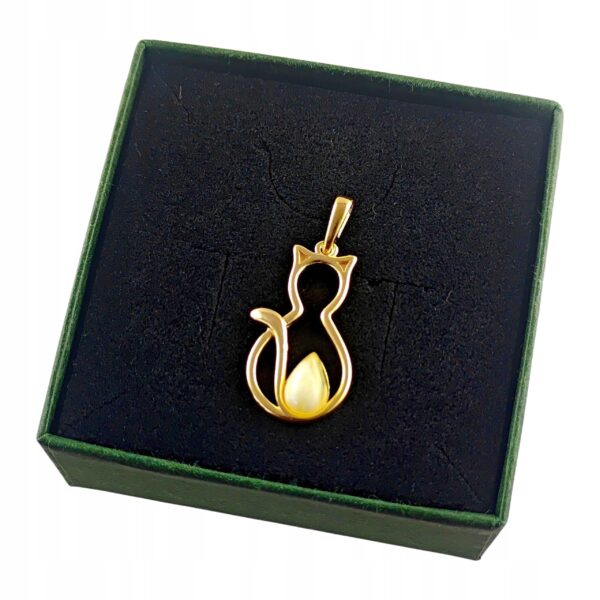 5aac3a78d990ec4edf18046cda2f8c8f.jpg WISIOREK ZŁOTY KOT z CERTYFIKOWANYM BURSZTYNEM SREBRO POZŁACANE 925 KOTEK