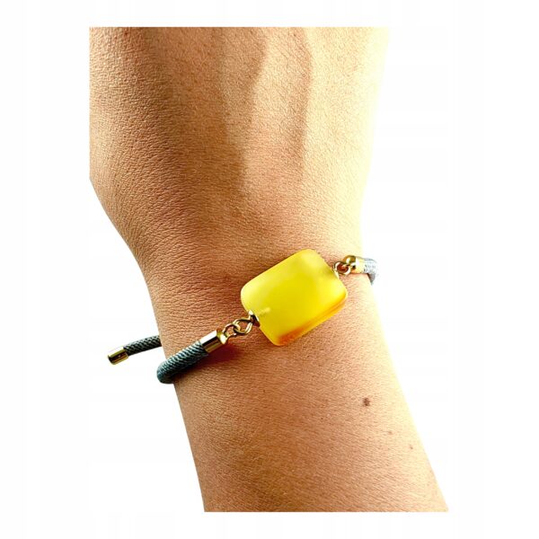 651f120d121e3bab3a0a1ac1a26b489e.jpg Bransoletka na sznurku z naturalnym mlecznym bursztynem - regulowana