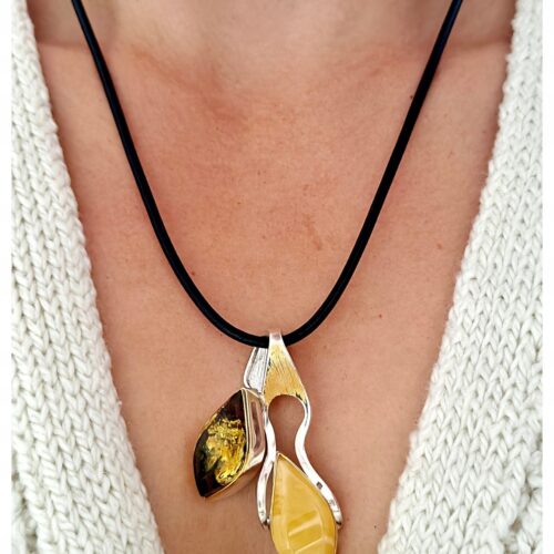 Niepowtarzalny wisiorek srebrny z dużym zielonym oraz mlecznym bursztynem - unikat - Srebro 925