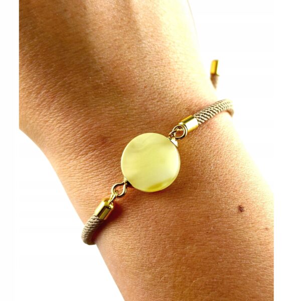 6cf8c1fc01ca3a795468f2087ff4f745.jpg Bransoletka na sznurku z naturalnym mlecznym bursztynem - regulowana