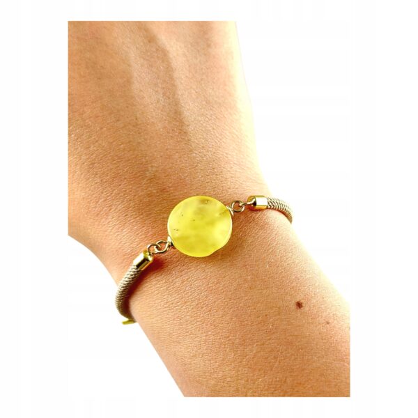 6fcf9b6ebef07921a75f32c7e6a239e0.jpg Bransoletka na sznurku z naturalnym mlecznym bursztynem - regulowana