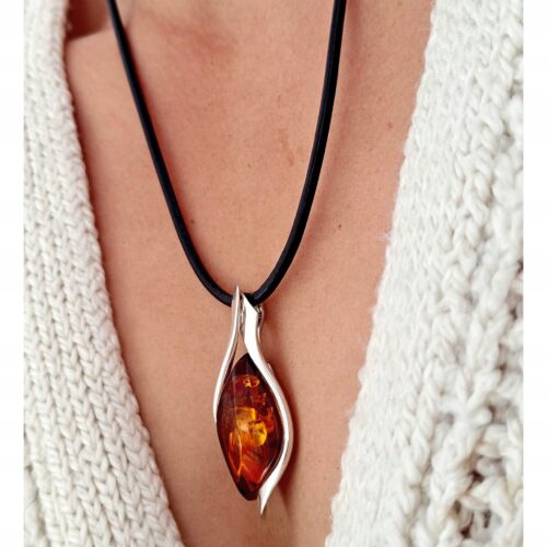 Niepowtarzalny wisiorek srebrny z dużym koniakowym bursztynem - unikat - Srebro 925