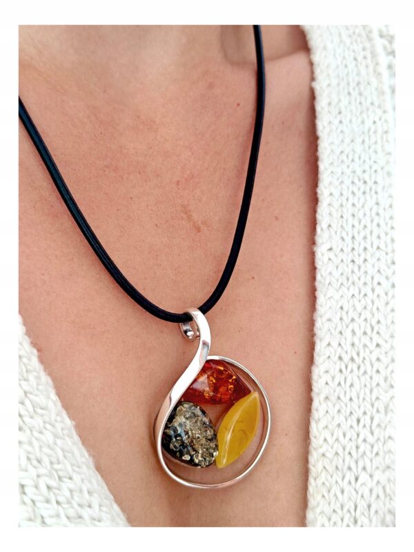 78dd13936b1ce38409daef259668c684.jpg Niepowtarzalny wisiorek srebrny z bursztynem - unikat - Srebro 925 - MIX Koniak Zielony Mleczny