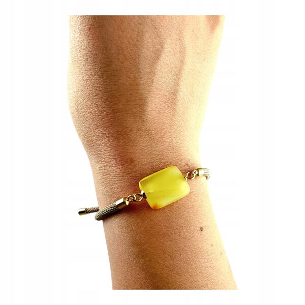 81b1d64b11ea95818abbd1d47fdfe96b.jpg Bransoletka na sznurku z naturalnym mlecznym bursztynem - regulowana