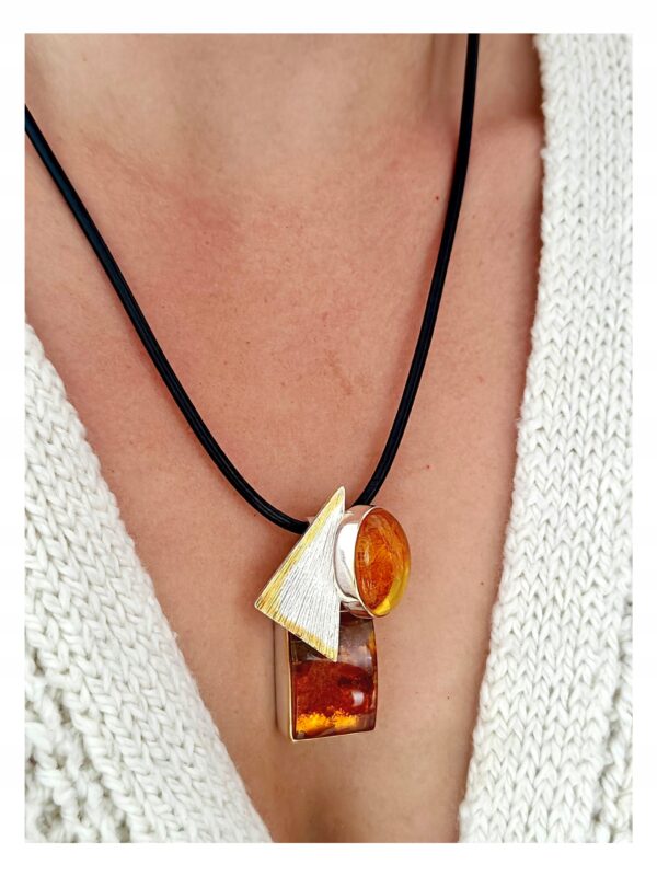 90459701d5e1c1109fb204a22229ffdc.jpg Niepowtarzalny wisiorek srebrny z dużym koniakowym oraz cytrynowym bursztynem - unikat - Srebro 925