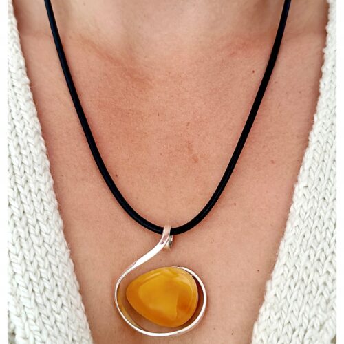 Niepowtarzalny wisiorek srebrny z dużym mlecznym bursztynem - unikat - Srebro 925