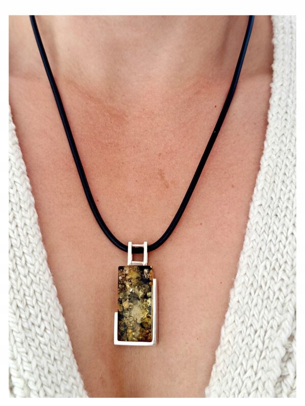 Niepowtarzalny wisiorek srebrny z dużym zielonym bursztynem - unikat - Srebro 925