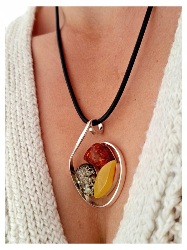 d054f686253f7af630940c8da0970575.jpg Niepowtarzalny wisiorek srebrny z bursztynem - unikat - Srebro 925 - MIX Koniak Zielony Mleczny