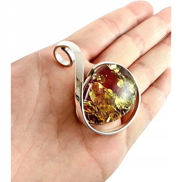 ddaeed79beae8d690f9291e2229c268a.jpg Niepowtarzalny wisiorek srebrny z dużym zielonym bursztynem - unikat - Srebro 925