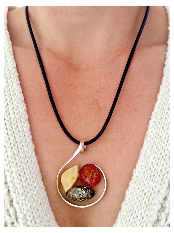 e3c74188b36e6d2b30fb0373b9a02823.jpg Niepowtarzalny wisiorek srebrny z bursztynem - unikat - Srebro 925 - MIX Koniak Zielony Mleczny