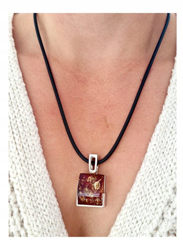 e502c728ba9b0342af4b7fd3d9db3163.jpg Niepowtarzalny wisiorek srebrny z dużym zielonym bursztynem - unikat - Srebro 925