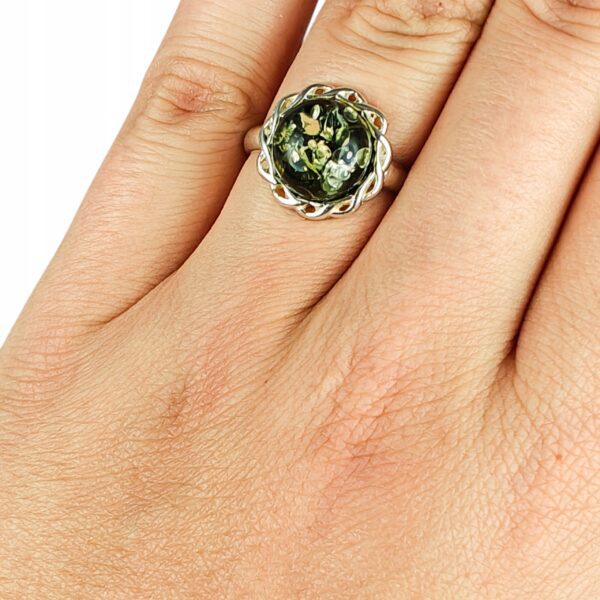 Pierścionek srebrny z bursztynem - okrągły delikatny