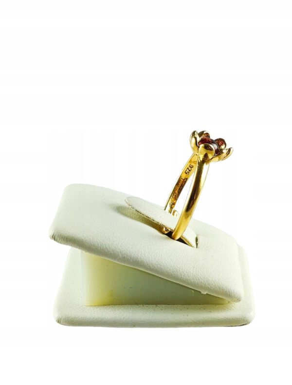 Pierścionek srebrny pozłacany z bursztynem - kwiatek