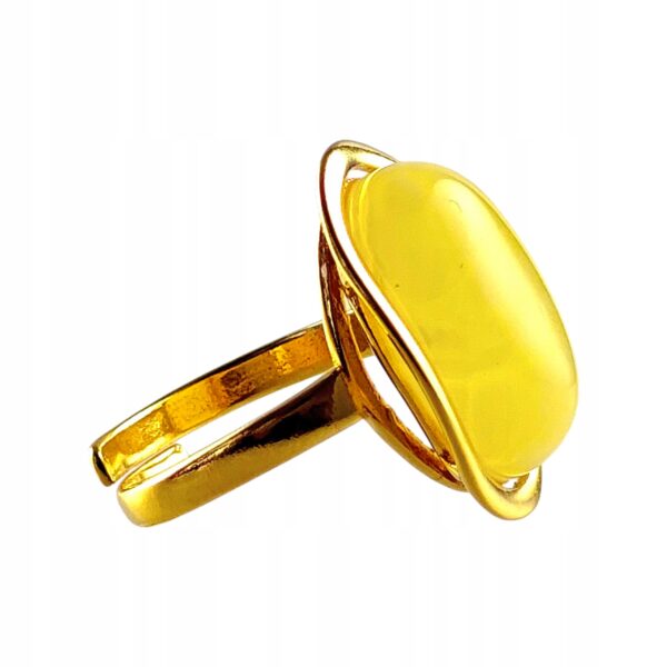 Pierścionek złoty regulowany z mlecznym bursztynem - owalny klasyczny - srebro pozłacane