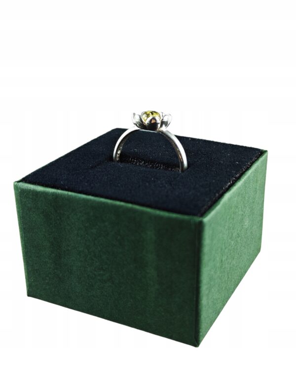 Pierścionek srebrny z bursztynem - kwiatek