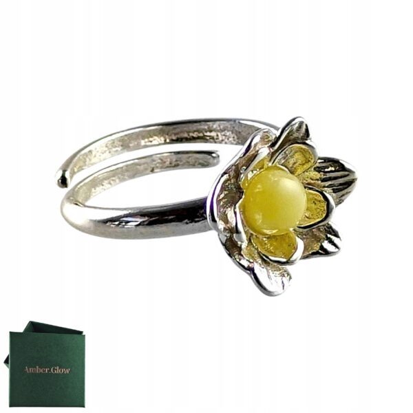 Pierścionek srebrny regulowany z mlecznym bursztynem - kwiatek