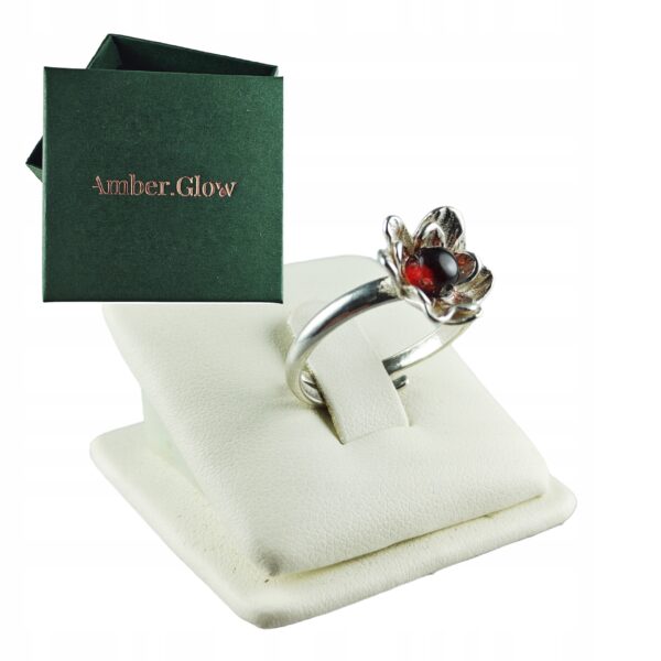Pierścionek srebrny z bursztynem - kwiatek
