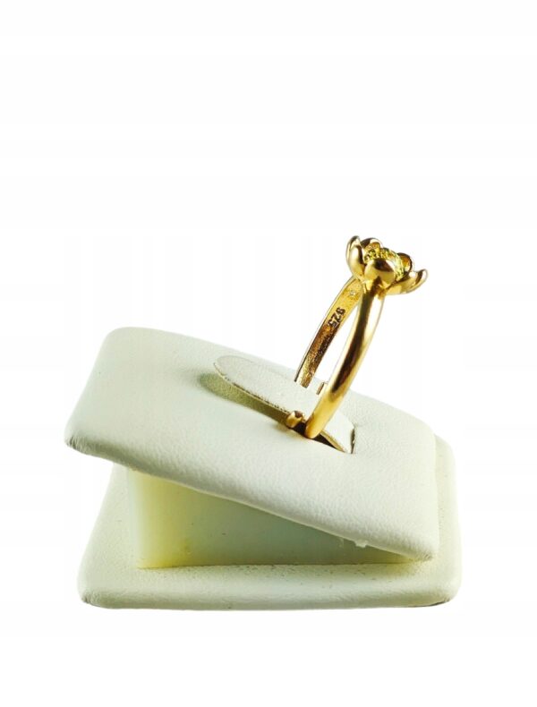 Pierścionek srebrny pozłacany z bursztynem - kwiatek