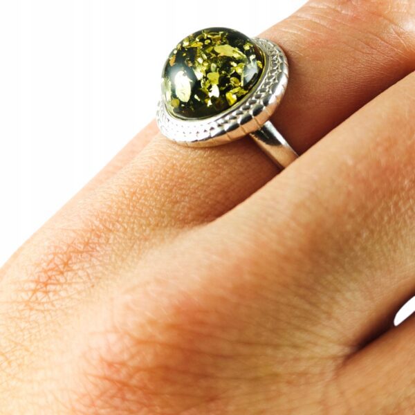 Pierścionek srebrny z bursztynem - okrągły