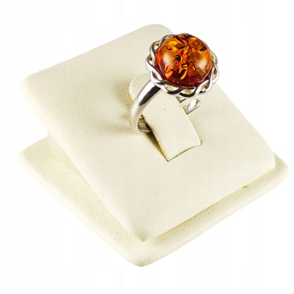Pierścionek srebrny z bursztynem - okrągły delikatny