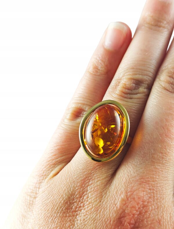 Pierścionek srebrny pozłacany z bursztynem - owalny klasyczny