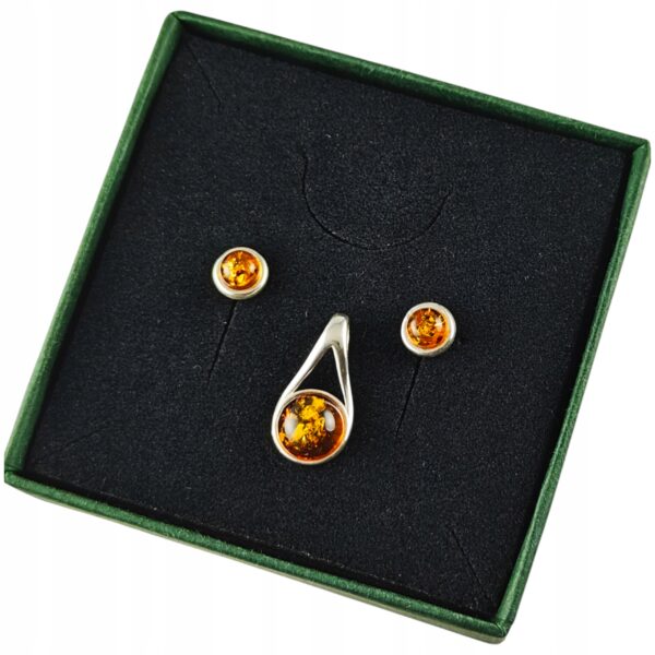 Delikatny komplet - Kolczyki i wisiorek srebrny z koniakowym bursztynem