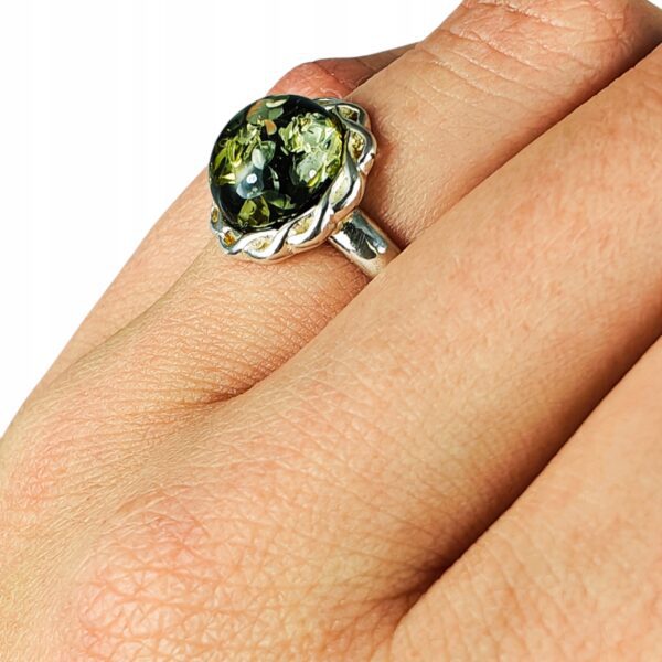 Pierścionek srebrny z bursztynem - okrągły delikatny