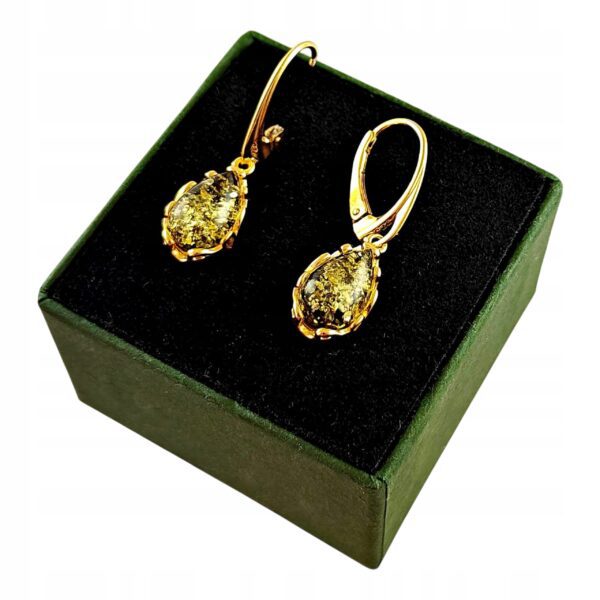 38c0bf34dd13db5b3cdcb28267ccade6.jpg KOLCZYKI ZŁOTE z CERTYFIKOWANYM Bursztynem WISZĄCE PIĘKNE Srebro Pozłacane