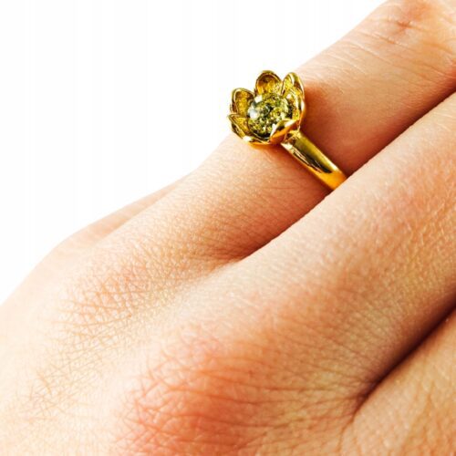 3ad33cf043207336845375a3c5ed1416.jpg Pierścionek srebrny pozłacany z bursztynem - kwiatek