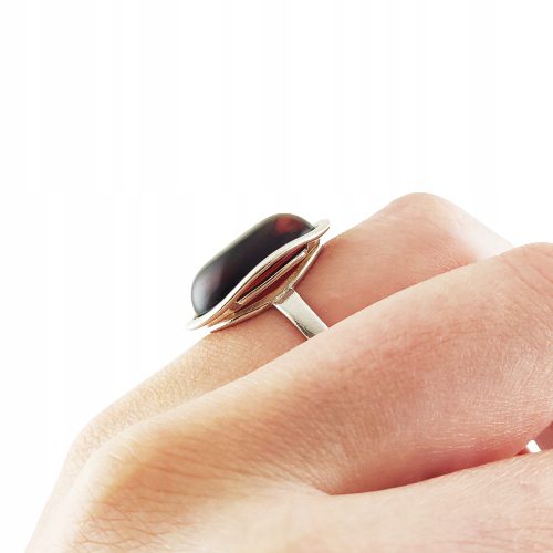 Pierścionek srebrny z bursztynem - owalny klasyczny