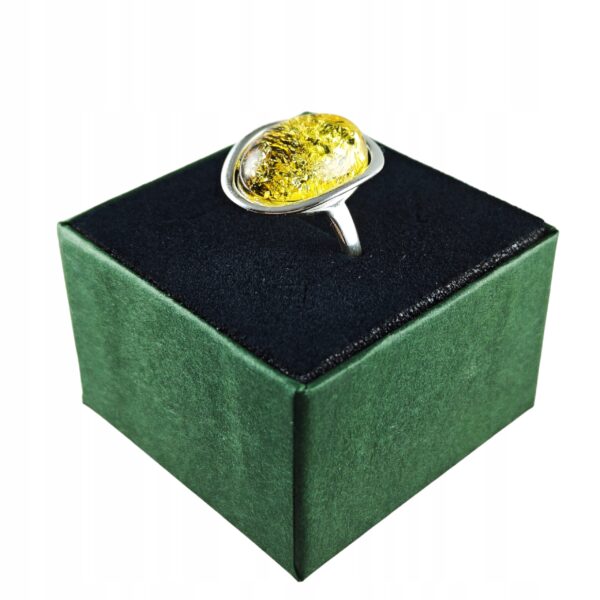 Pierścionek srebrny z bursztynem - owalny klasyczny