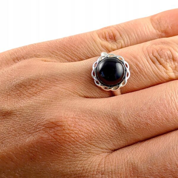 Pierścionek srebrny regulowany z wiśniowym bursztynem - okrągły delikatny
