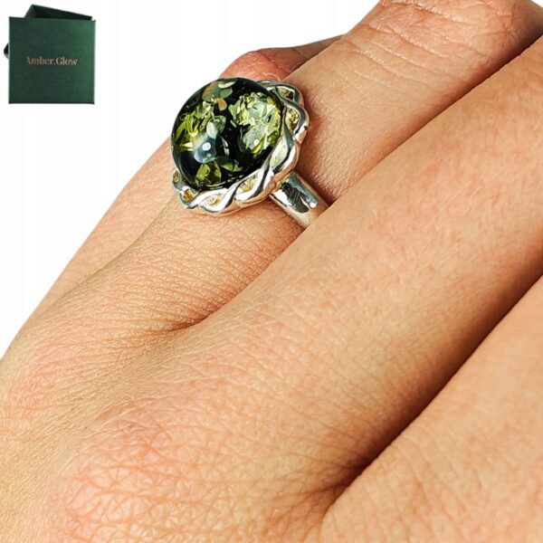 Pierścionek srebrny z bursztynem - okrągły delikatny