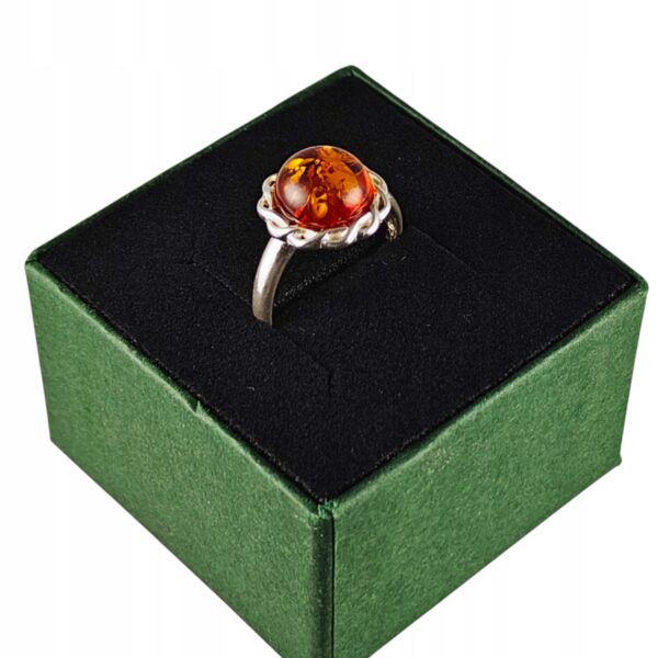 Pierścionek srebrny z bursztynem - okrągły delikatny