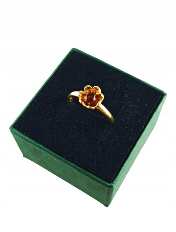 Pierścionek srebrny pozłacany z bursztynem - kwiatek