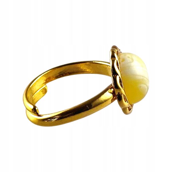 Pierścionek srebrny pozłacany z mlecznym bursztynem - okrągły delikatny - regulowany